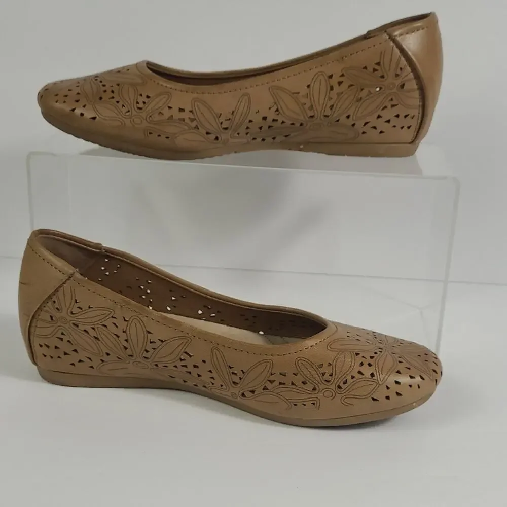 BareTraps Mariah SZ 6.5M Flats Laser Cut Memory Foam Comfort Tan Vegan